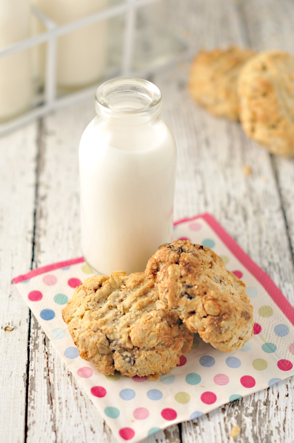 almond-date-coconut-cookies