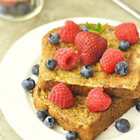 french-toast-with-berries