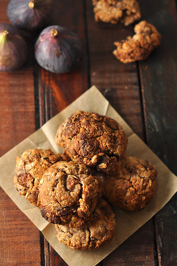 almond-fig-cacao-cookies