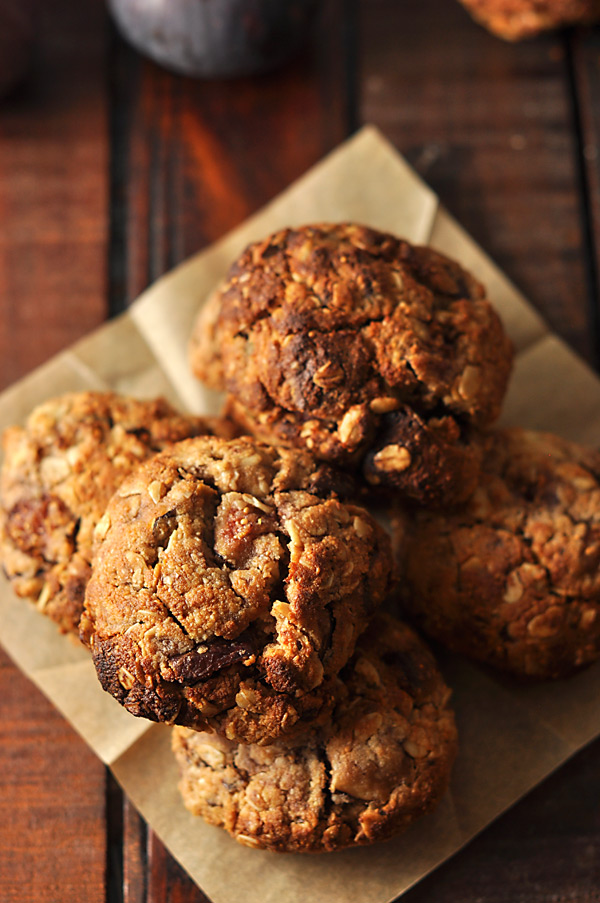 almond-fig-cacao-cookies